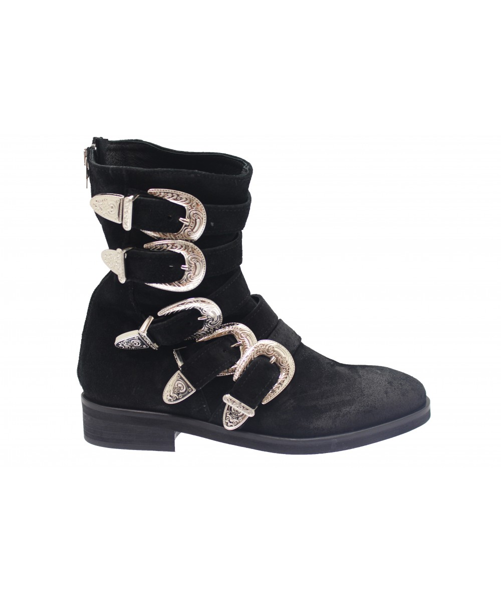 Boots sales a sangle