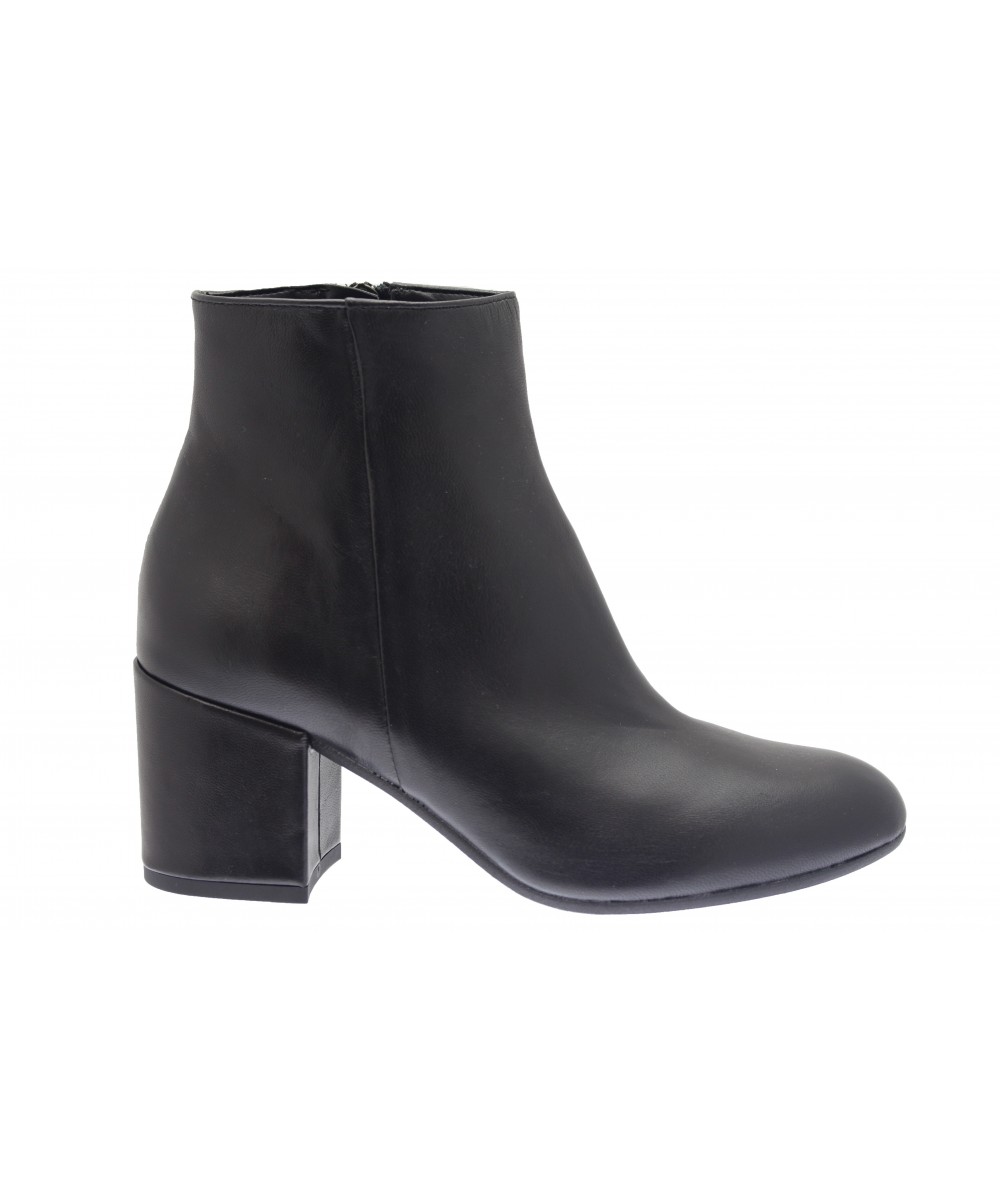 rétro chic sur la bottine osmose shoes paris: cuir noir à petit talon