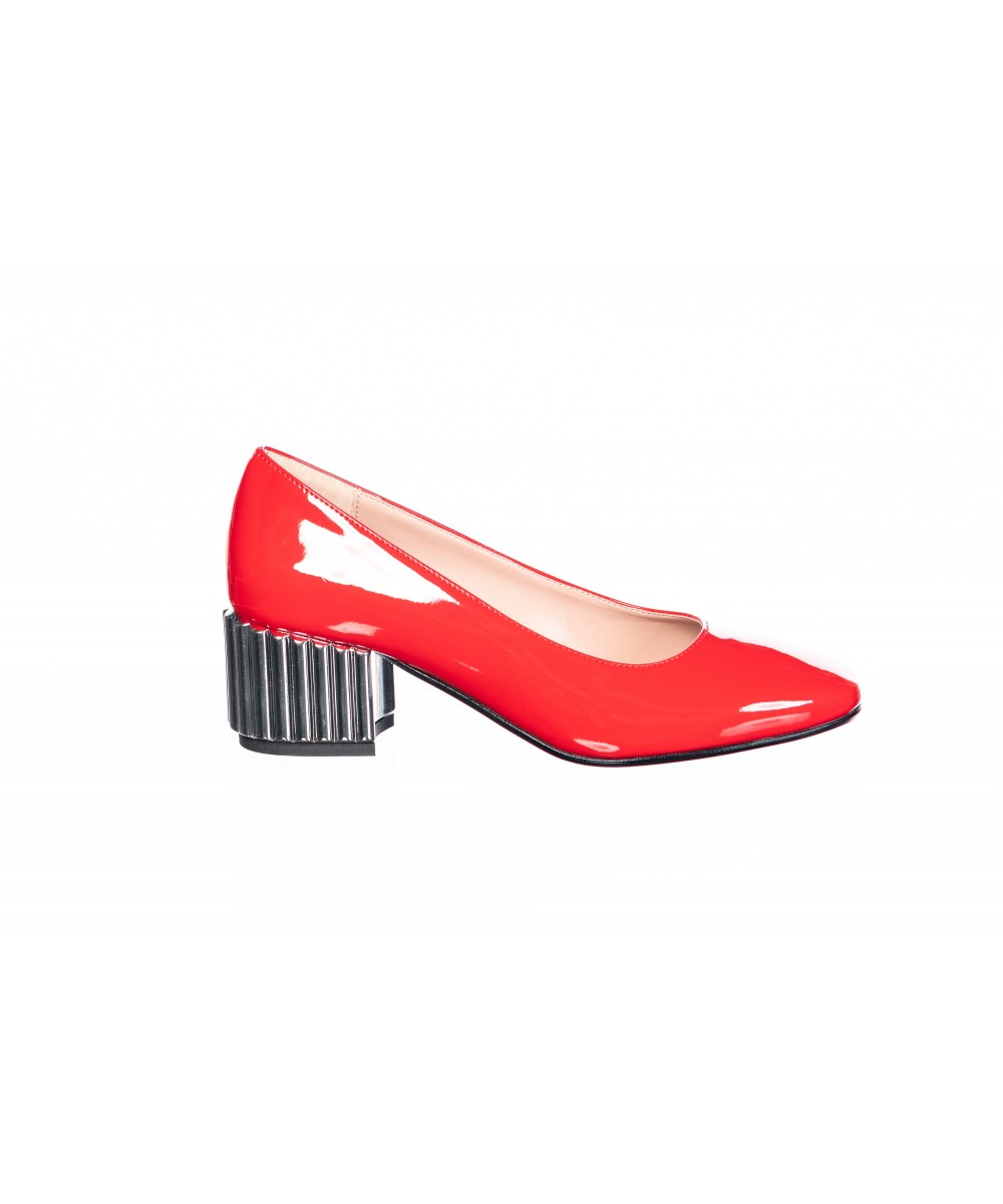 chaussures dorées à talon