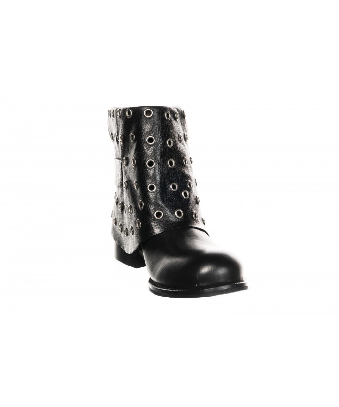 BOOTS  CUIR NOIR A RIVET