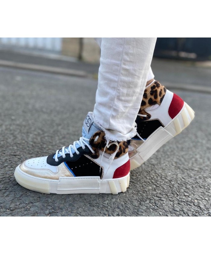 BASKET MONTANTE CUIR ET LEOPARD