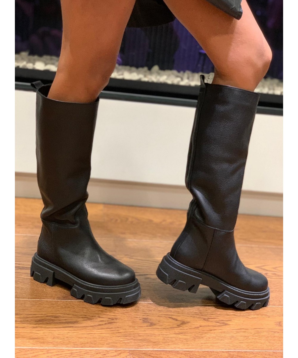 The boots 2020 à la semelle façon Prada dont tout le monde s'arrache